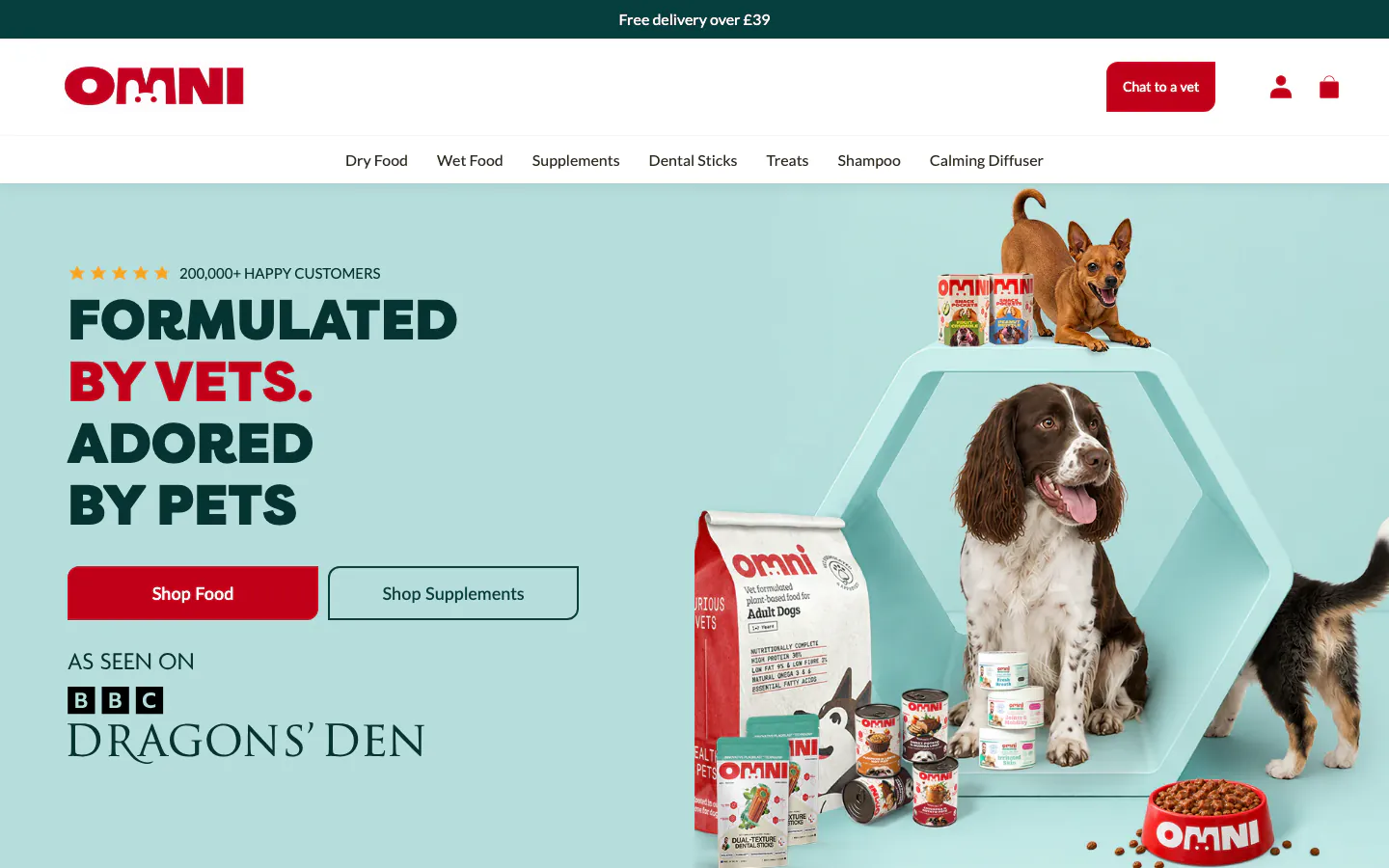 Perros de Omni junto a los envases de comida y suplementos formulados por veterinarios.